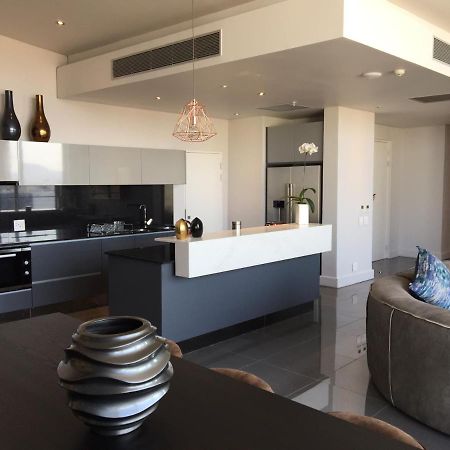 Hotel The Capital Menlyn Maine Pretoria-Noord Exteriér fotografie A kitchen in a penthouse apartment