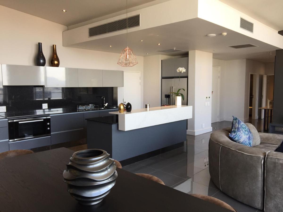 Hotel The Capital Menlyn Maine Pretoria-Noord Exteriér fotografie A kitchen in a penthouse apartment